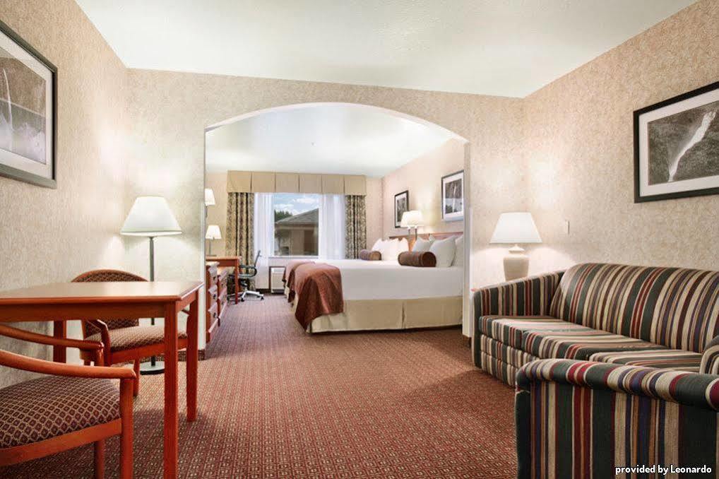 Best Western Cascade Inn & Suites Troutdale Cameră foto